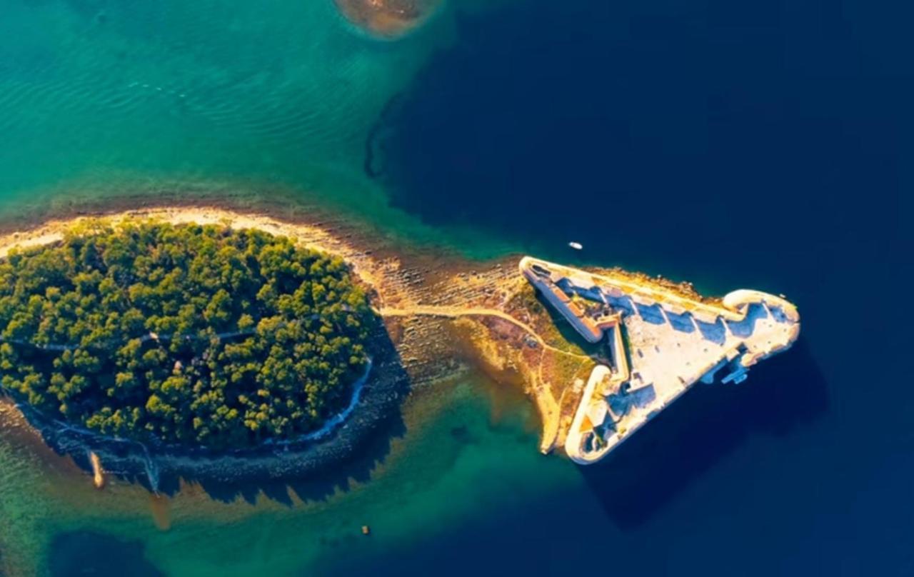 Sunny Holiday House With Pool Kaštela Extérieur photo