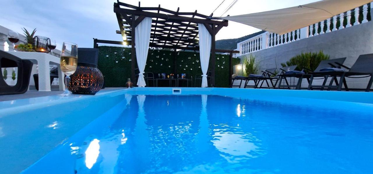 Sunny Holiday House With Pool Kaštela Extérieur photo