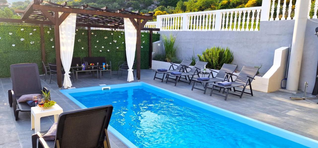 Sunny Holiday House With Pool Kaštela Extérieur photo