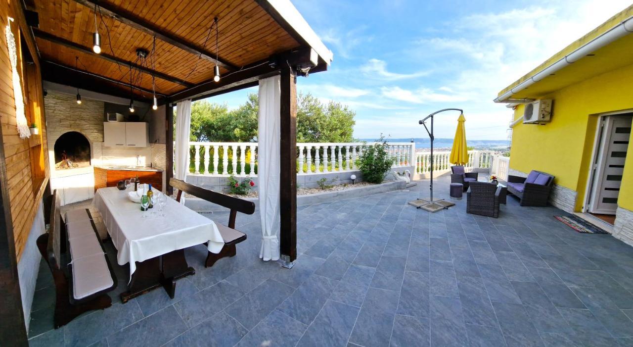 Sunny Holiday House With Pool Kaštela Extérieur photo