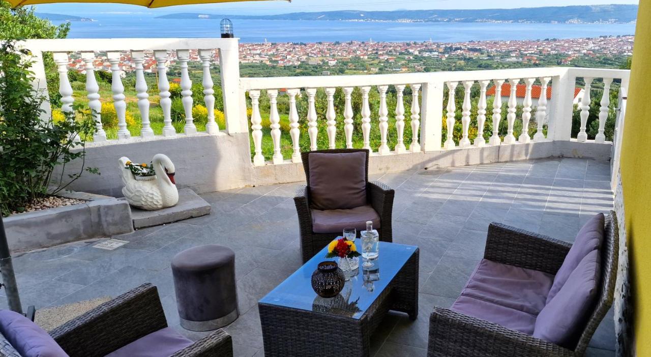 Sunny Holiday House With Pool Kaštela Extérieur photo