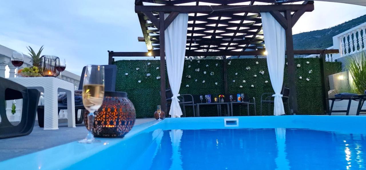 Sunny Holiday House With Pool Kaštela Extérieur photo