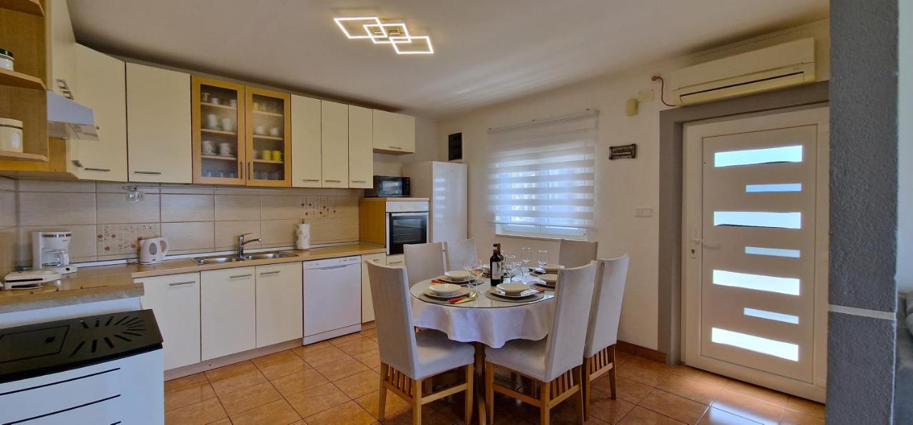 Sunny Holiday House With Pool Kaštela Extérieur photo